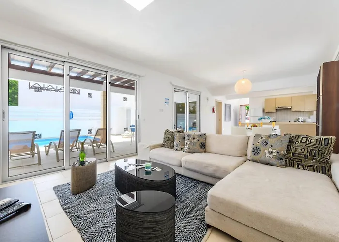 Konnos Breeze Villa *